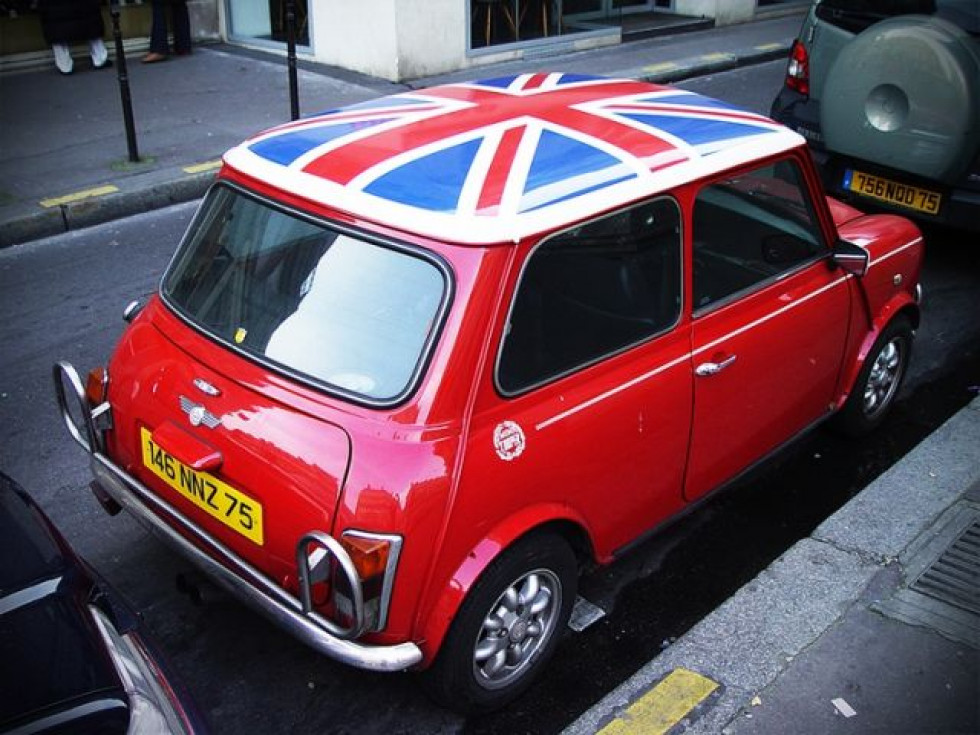 Мини оригинал. Mini Cooper Union Jack. Mini Cooper s 1965 Union Jack. Мини Купер с Юнион. Мини Купер крыша британский.